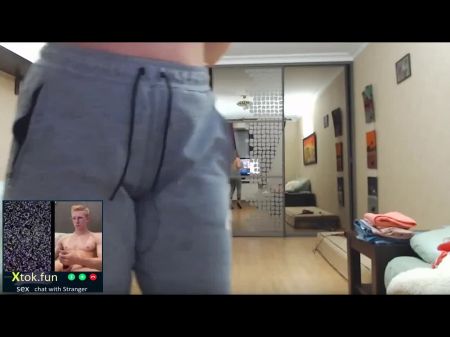 ángel gordito con enormes tetas se masturba en la cámara 