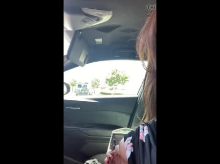 tetas en el coche estimulación de la hora del almuerzo mojándose 