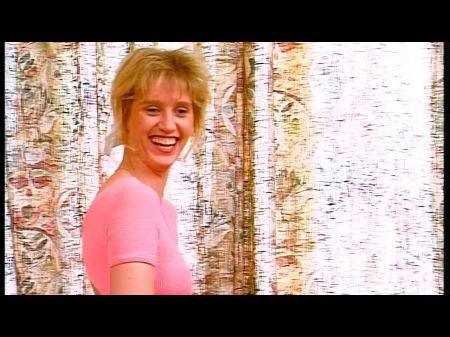 Light Haired Solo Auf Der Bed Retro