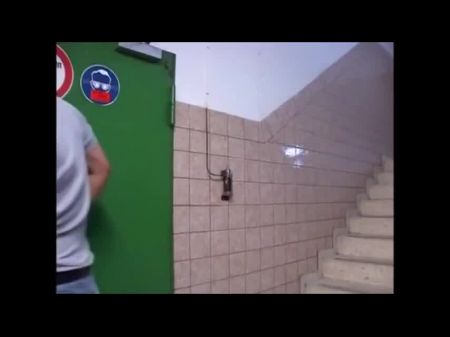 Irina Nimmt Dos Fickkolben 