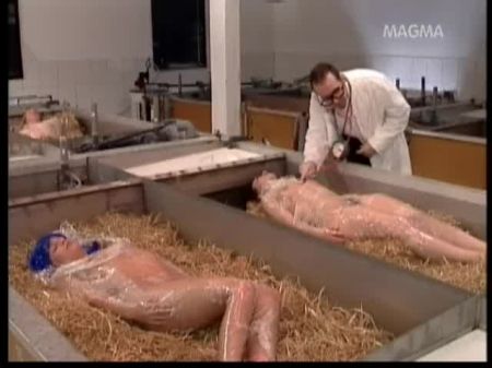 escena 1 – la granja de pollitos traviesos 