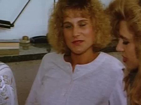 Schwanzhungrige deutsche Blondinen teilen sich großen Schwanz zu dritt 