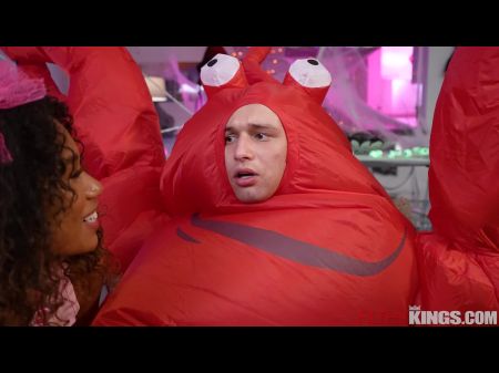 Trío De Halloween Con Mi Novia Negro Y Su Madrastra 