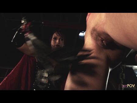 Esclavas Lesbianas Emocionadas Adoran A Su Amo Y Sucumben A Ella Durante Un Gangbang Bdsm 