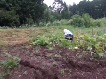 m789g07 asalto av tiroteo a una mujer madura con una fuerte libido que regenta una granja en la prefectura de saitama presenta avsex para madre que vive con dos personas 