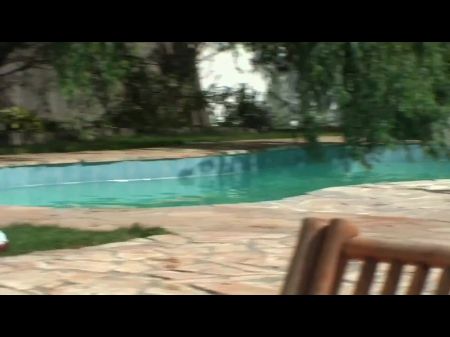 Blondes deutsches Schwimmbad 