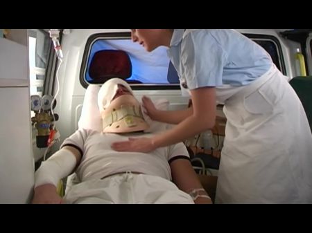 enfermera de aspecto increíble complaciendo la dura polla de su paciente 