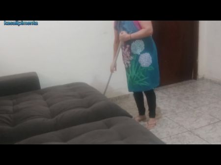 dei um presente indecente para uma empregada. 