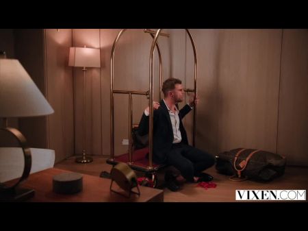 непослушную дразнят, пока она не сквиртует 