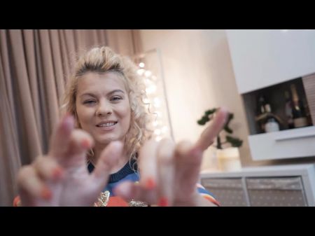 Jasmin deutsche blonde erwachsene Frau spielt mit sich selbst 