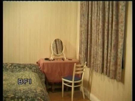 Prügel erwischt und mit dem Rohrstock verprügelt. 