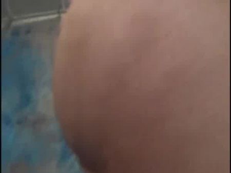 我第一次满足了二十岁的黑发美女斯蒂芬卡的要求 