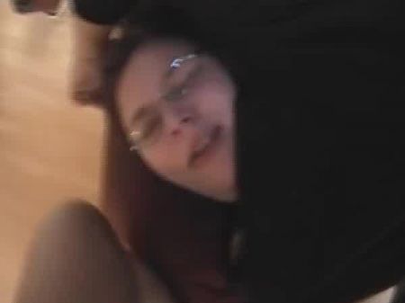 nuttiges deutsches BBW-Mädchen lutscht Schwanz und bekommt eine Gesichtsbehandlung 