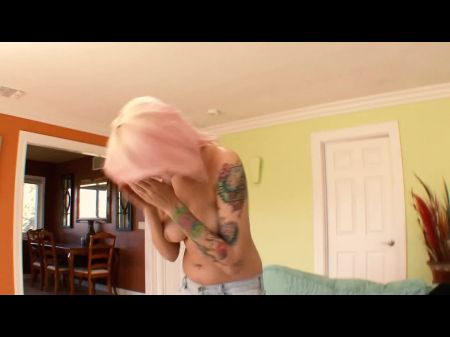 Christina Apple ist eine freche Amateurin 