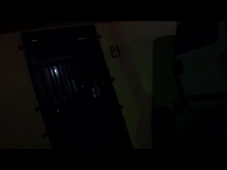 害羞的青少年爱上了电影制作人