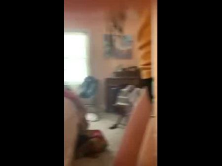 schöner Amputierter zeigt perfekten Körper 