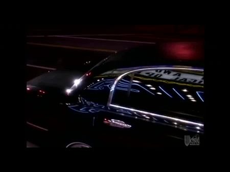 عاهرة بريجيت الملاعين ديفين ثم يستمني في سيارة ليموزين 