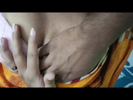 Saree und BH Teil 1 Brüste lutschen, küssen und lecken, Sharun Raj küsst Vaishnavys heiße Brüste und lecken, Mallu-Paar heißer Kuss, Romantik 