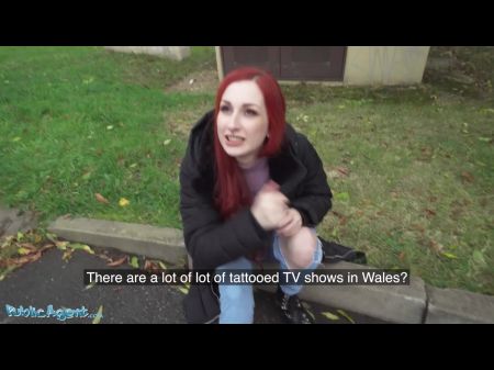 Die rothaarige Britin zeigt ihre gepiercten Titten vor dem Creampie-Fick im Keller 