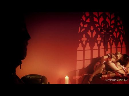 eine atemberaubende Cosplay-Orgie mit wunderschönen blonden Babes und intensivem Analsex mit erregenden Cumshots 