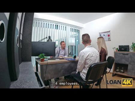 Darlehen4k. Blonde Tschechin Kam Für Einen Kredit Mit Ihrem Mann Und Sprang Auf Den Schwanz Ihres Managers 
