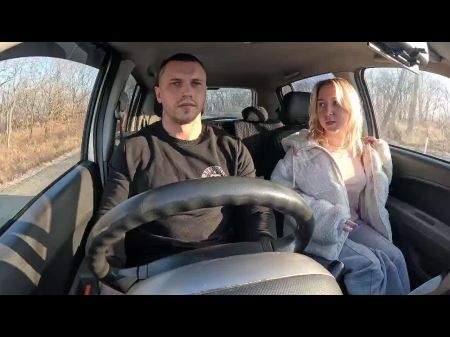 Llevé a una compañera de viaje y la follé 