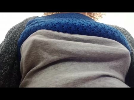 Porca Italiana hat einen Vibrator auf der Hüfte im Büro 