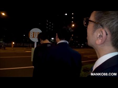 masturbándose a un extraño en el tren manko88.com 