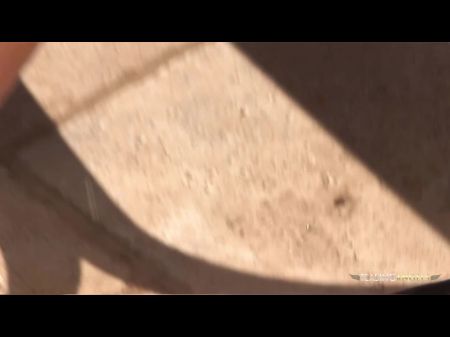 اثنين من أفضل الأصدقاء مفلس الحصول على المشاغب في الهواء الطلق والحصول على خبطت من قبل اثنين من ترصيع بي بي سي 