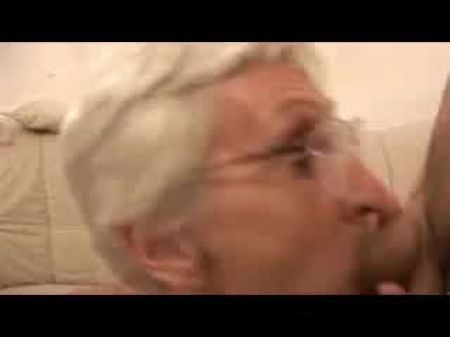 Vivianna – Gummy Grandma In Glasses Plays With 2 Spunk-pumps