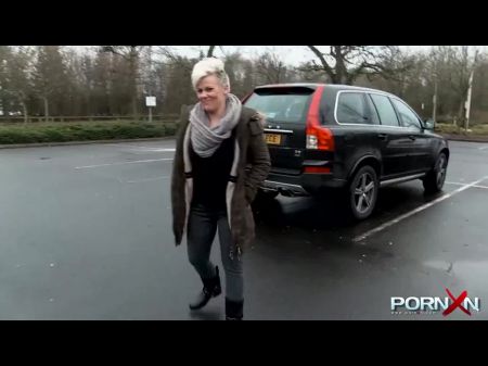 Bree Madura Rolliza Meando En Público 