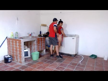 我在洗衣房帮助我的继妹 alydenalyoficial 我最终操弄了她，直到我用精液充满了她的阴部 