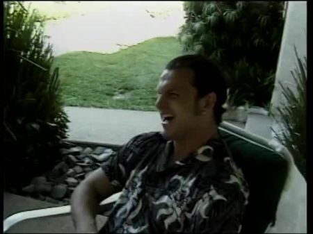 erotischer Hengst liebt es, wenn sein Schwanz gelutscht wird, nachdem er eine Muschi geleckt und dann gefickt hat 