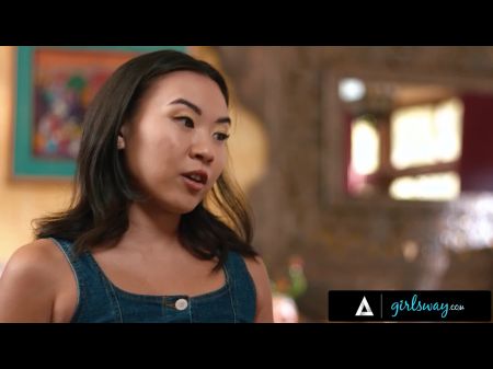 MILF desesperada encuentra maneras de enseñarle a su hijastra Kimmy Kimm a jugar tenis 