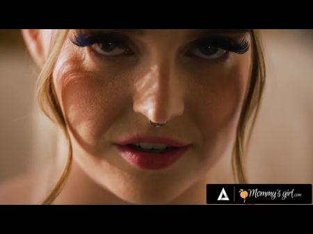 Mamas Mädchen Domina MILF Penny Barber dominiert leidenschaftlich unterwürfig während des Wandertages 
