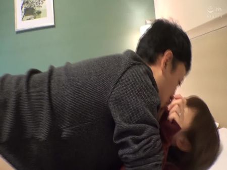 m561g10 un cuestionario con una joven esposa en el primer año de matrimonio sobre la situación nocturna y la aventura con su marido. 