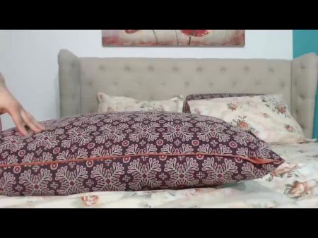 leidenschaftliches spanisches Mädchen zeigt ihre umwerfenden Formen 