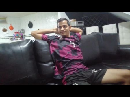 我的继兄弟厌倦了踢足球，我同意他这样他的疲劳就消失了 