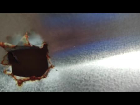 Fremder filmt Mädchen in der Umkleidekabine 