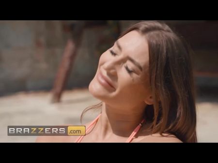 Die Leckere Stacey Und Der Poolboy Jordi Fangen An, Direkt Neben Karina King Herumzualbern, Bis Sie Zu Einem Dreier Mitmacht 