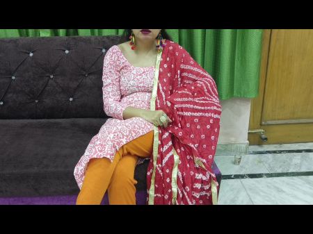 زوجة الأب الشابة ثاريكي تريد زوجة الأب أن تمارس الجنس مع قضيب ابن زوجها وكلاهما مارس الجنس أثناء مشاهدة بانو 