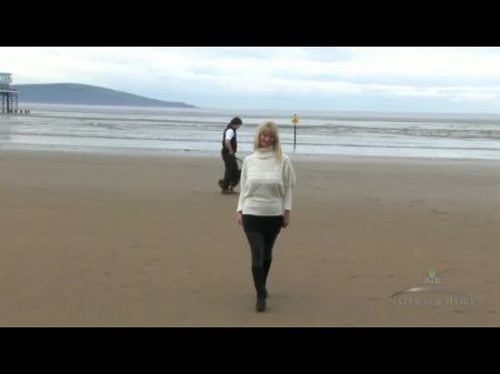 Vanessa Displays Her Sensual Figure