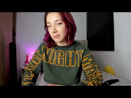 она ищет молодого парня, который сможет угодить ей во всем 