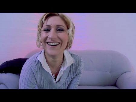 kurvige deutsche Dame liebt es, mit einem langen Schwanz zu masturbieren 