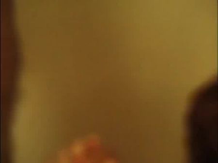 Er verliert eine Wette und die brünette Sarka, meine Cousine zweiten Grades, ist 