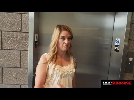 Betrügende Blondine Holly Filmt Pornodebüt Mit Großem Schwarzen Schwanz 