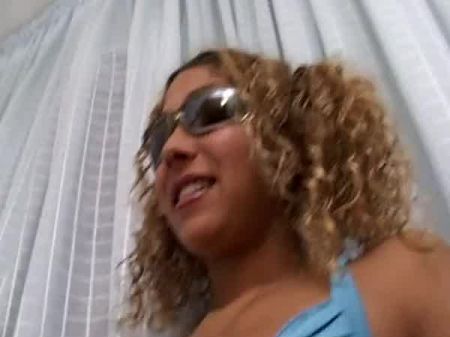 Emma Wird Von Ihrer Nachbarin Mit Großer Geilheit In Den Arsch Gefickt 