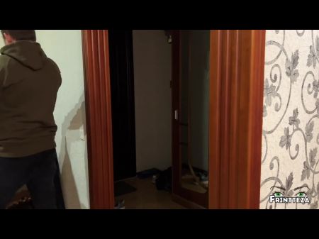 navidad sola con madrastra parte 1. busca adornos para el árbol de navidad. cogida en la despensa, creampie en madrastra 