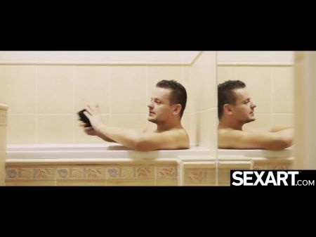 قرنية شقراء يدعو اللعنة الأصدقاء لعق الحمار وجمل 