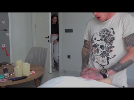 Stiefmutter gab vor, eine Sexpuppe zu sein und verlor versehentlich ihre anale Jungfräulichkeit 